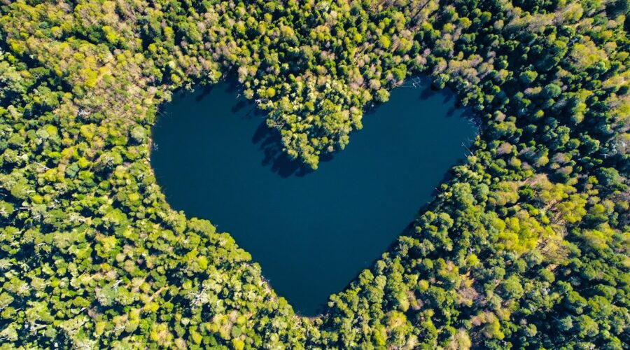 ¡Revelado el Misterioso Conjuro de Amor en la Laguna del Corazón de Liquiñe!*